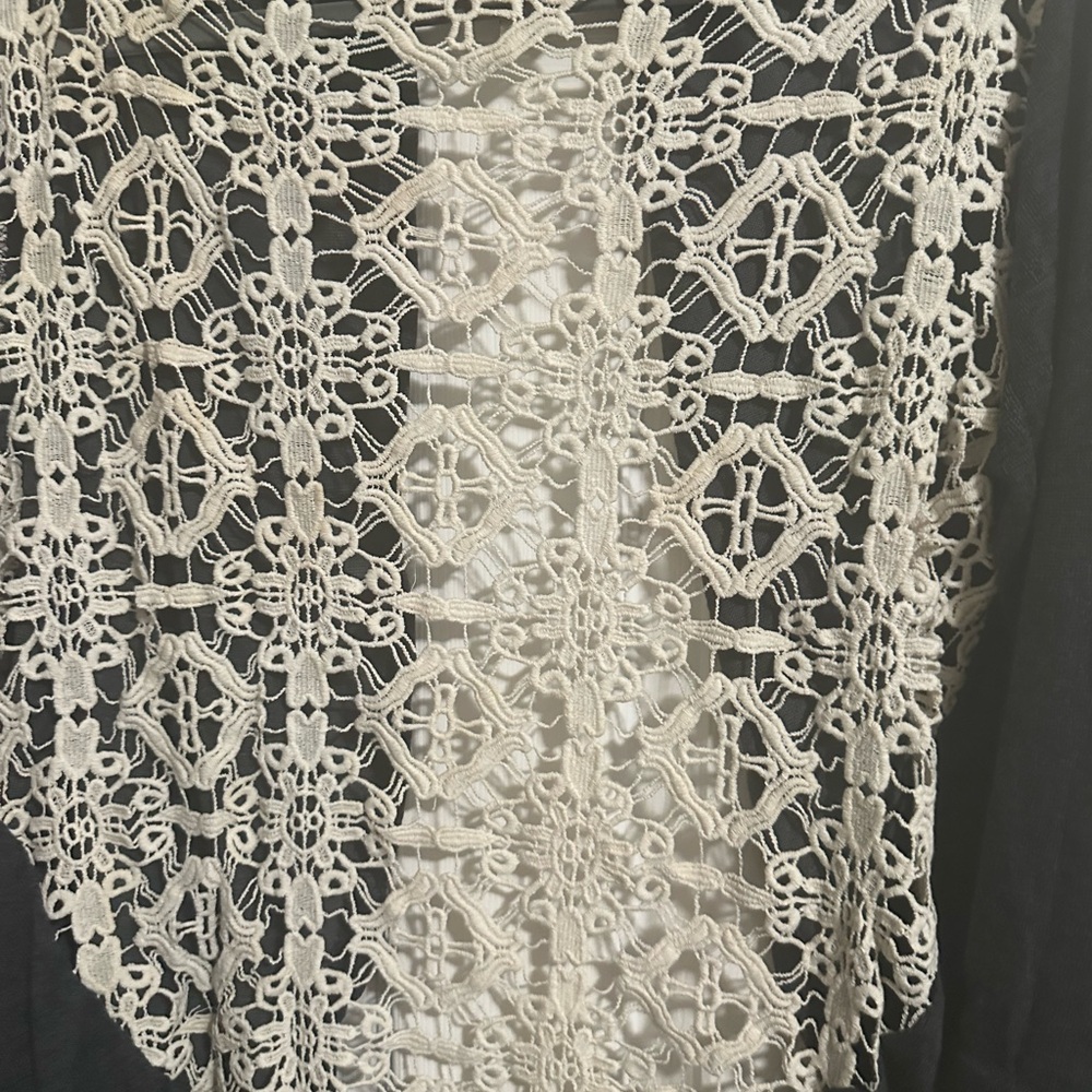 Umgee Charcoal Embroidered Kimono with Ivory Crochet Detail Size L - Picture 5 of 5